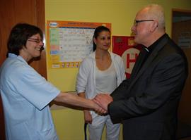 Biskup Jan Baxant navštívil na Štědrý den pacienty a zaměstnance litoměřické nemocnice